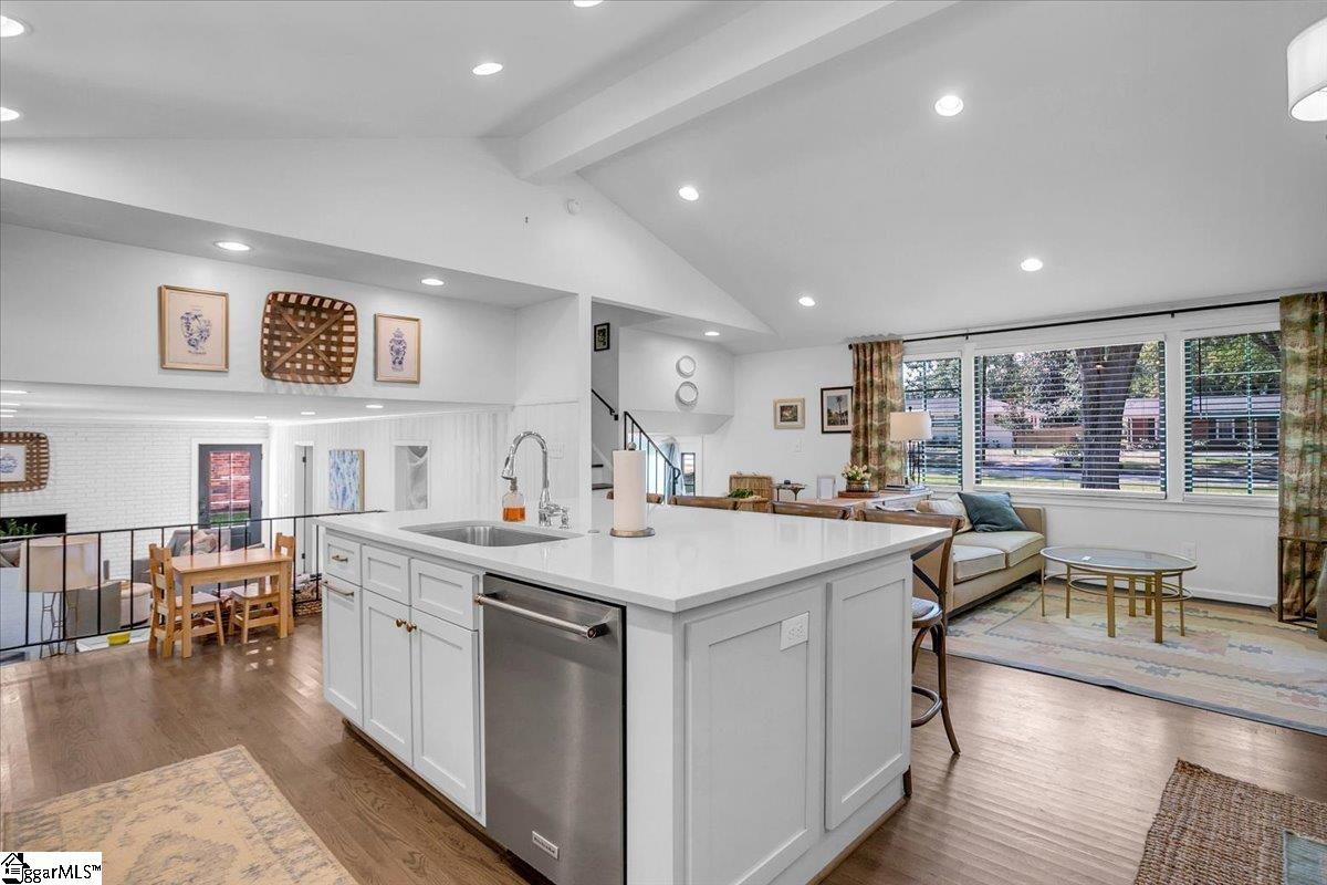 Greenville, South Carolina 29607, United States, 3 Bedrooms Bedrooms, ,2 BathroomsBathrooms,Residential,Contingent,204084