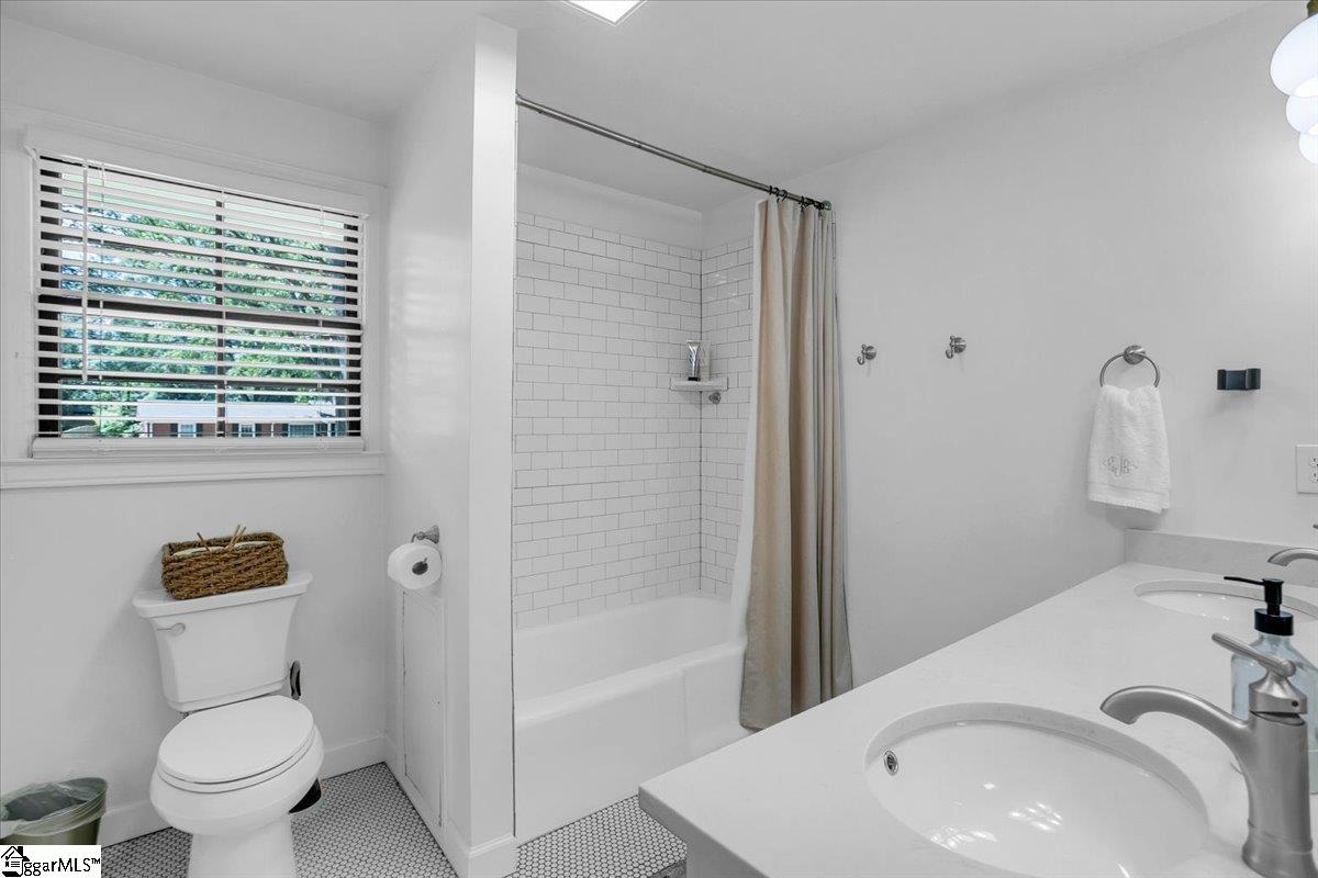 Greenville, South Carolina 29607, United States, 3 Bedrooms Bedrooms, ,2 BathroomsBathrooms,Residential,Contingent,204084