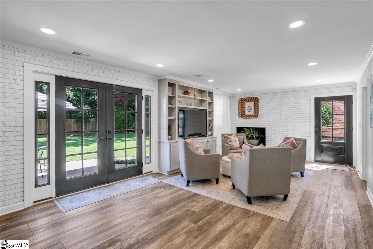 Greenville, South Carolina 29607, United States, 3 Bedrooms Bedrooms, ,2 BathroomsBathrooms,Residential,Contingent,204084