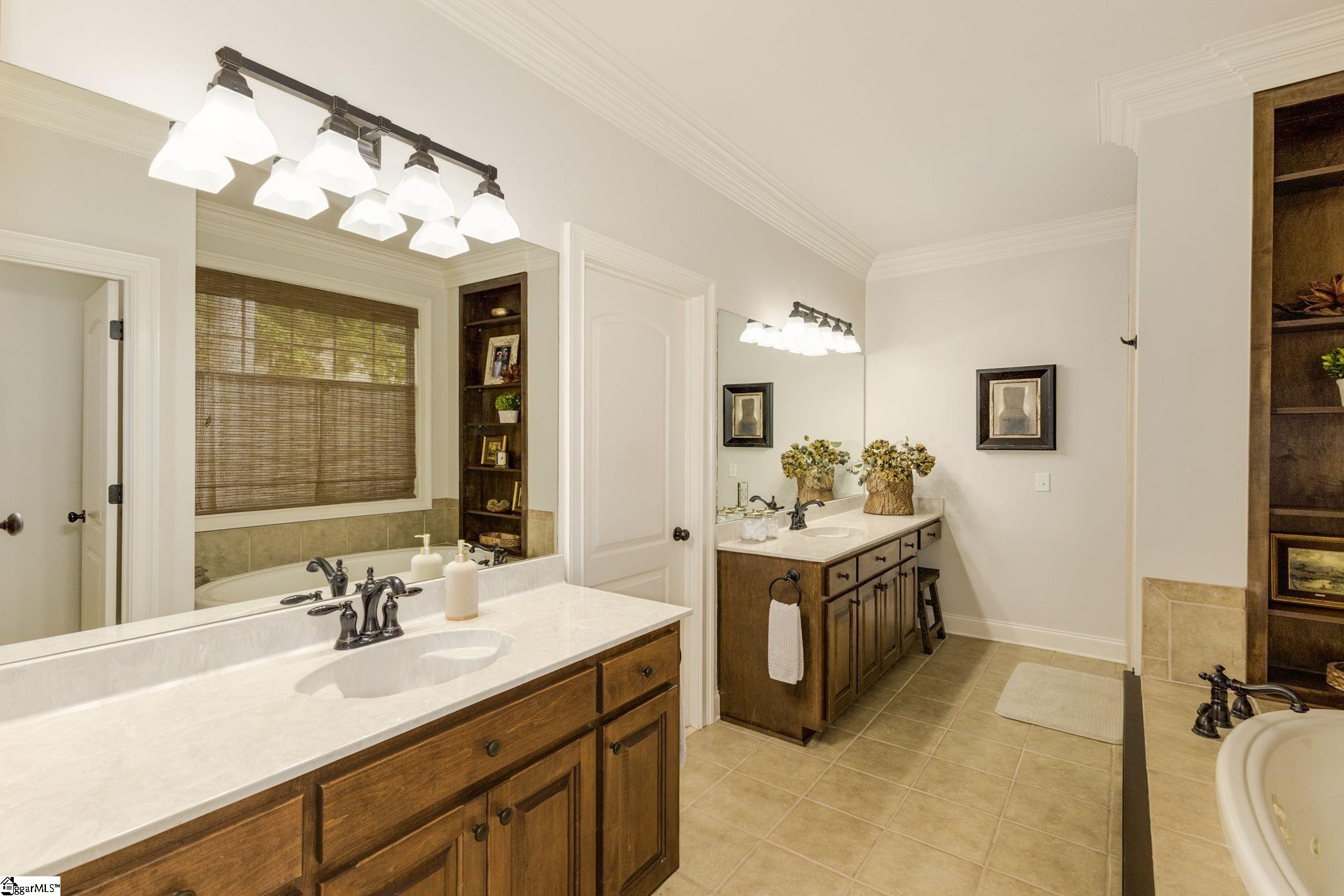 Greer, South Carolina 29651, United States, 4 Bedrooms Bedrooms, ,5 BathroomsBathrooms,Residential,Contingent,118709