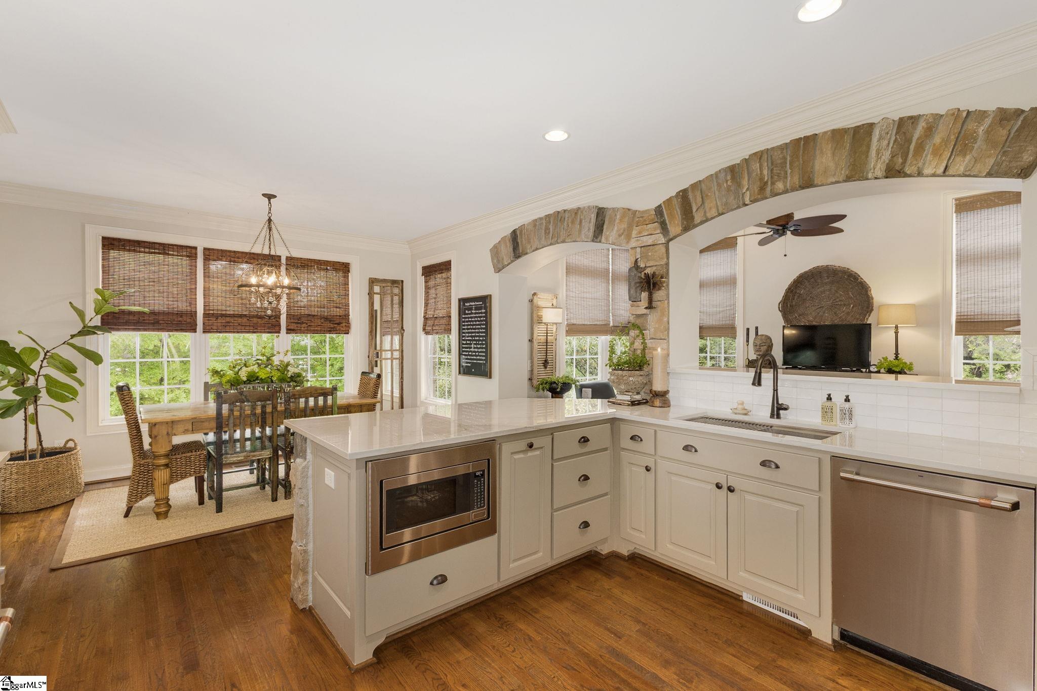 Greer, South Carolina 29651, United States, 4 Bedrooms Bedrooms, ,5 BathroomsBathrooms,Residential,Contingent,118709