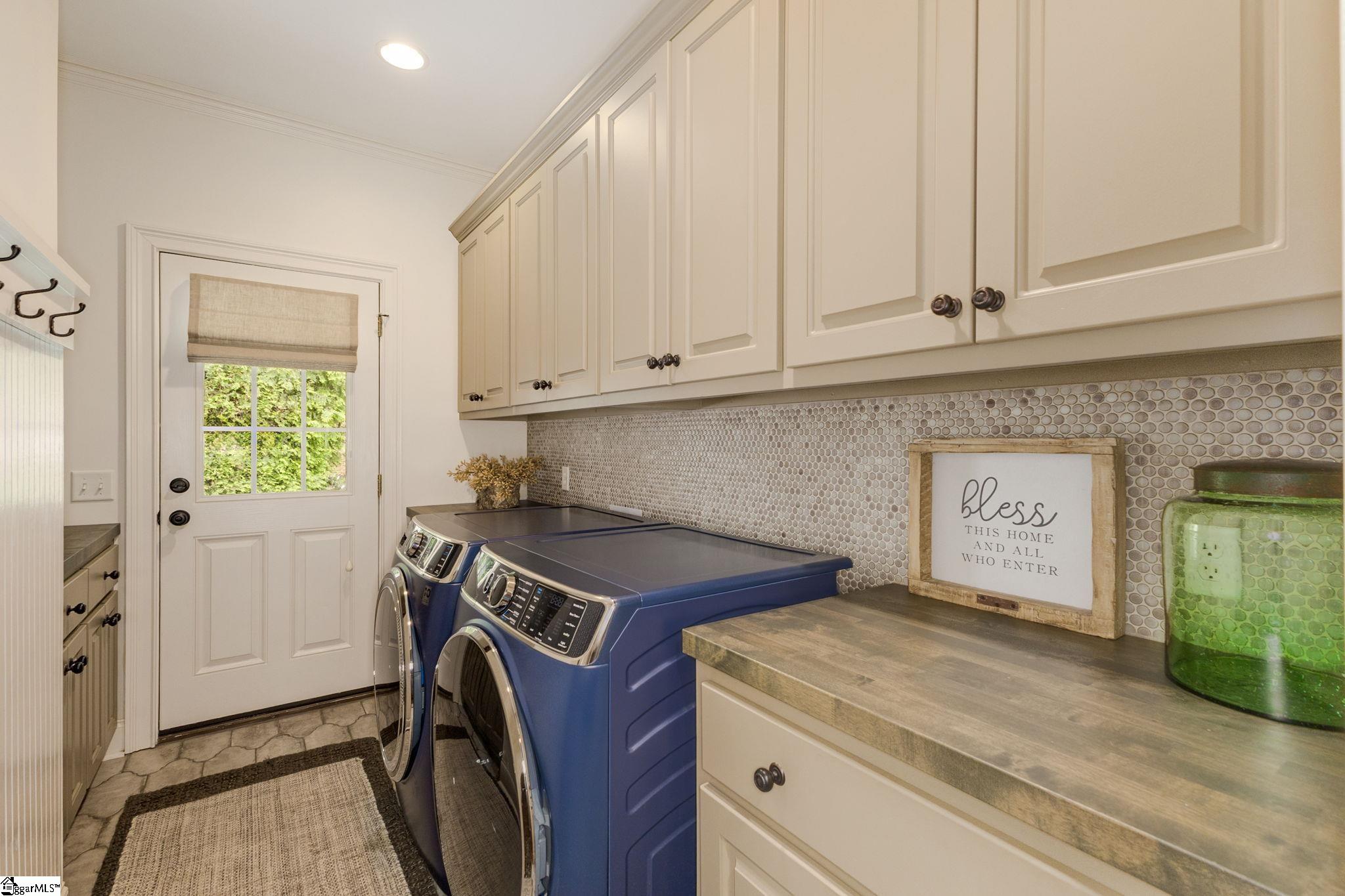 Greer, South Carolina 29651, United States, 4 Bedrooms Bedrooms, ,5 BathroomsBathrooms,Residential,Contingent,118709