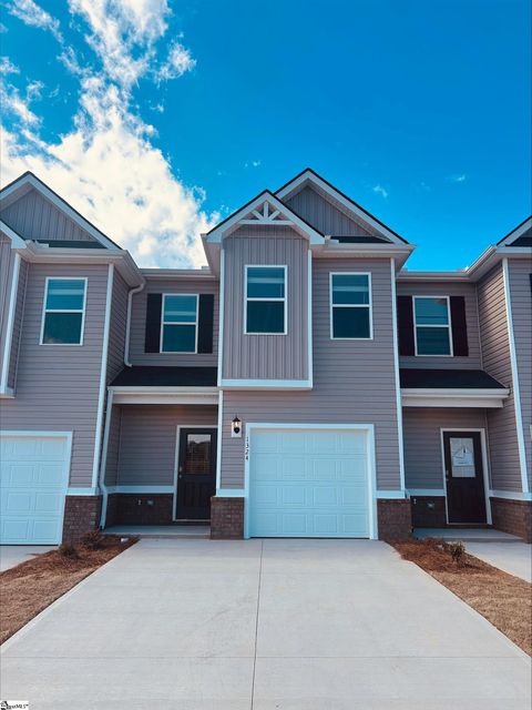 Photo of 1324 Roadstead Lane, Spartanburg, SC 29306 (MLS # 1583623)