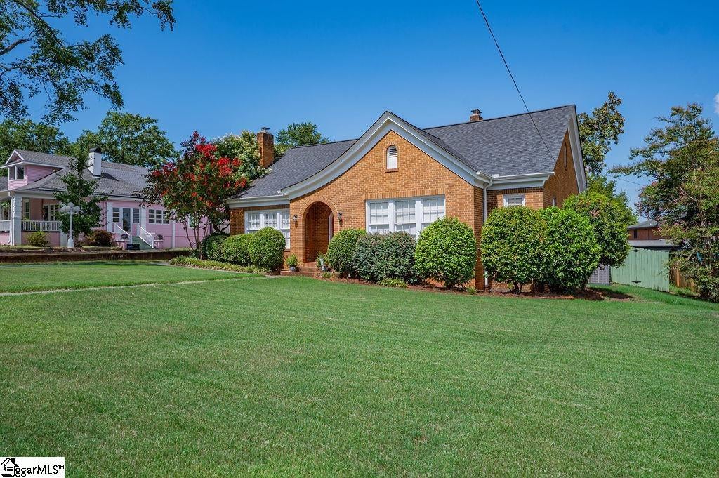 6 Oakland Avenue