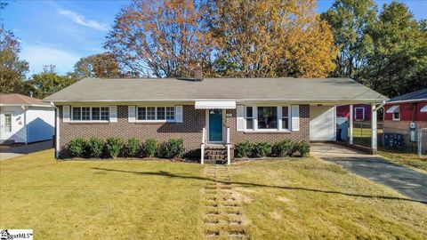 Photo of 29 Lynhurst Drive, Greenville, SC 29611 (MLS # 1574898)