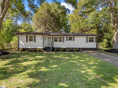 Photo of 255 Hazelwood Avenue, Spartanburg, SC 29302 (MLS # 1592202)
