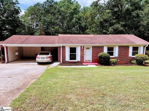 Photo of 213 Hillcrest Circle, Anderson, SC 29624 (MLS # 1598817)