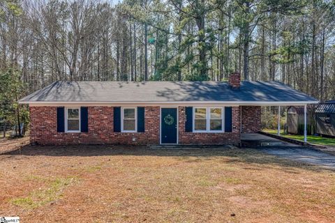 Photo of 713 Idlewood Circle, Spartanburg, SC 29307 (MLS # 1582548)