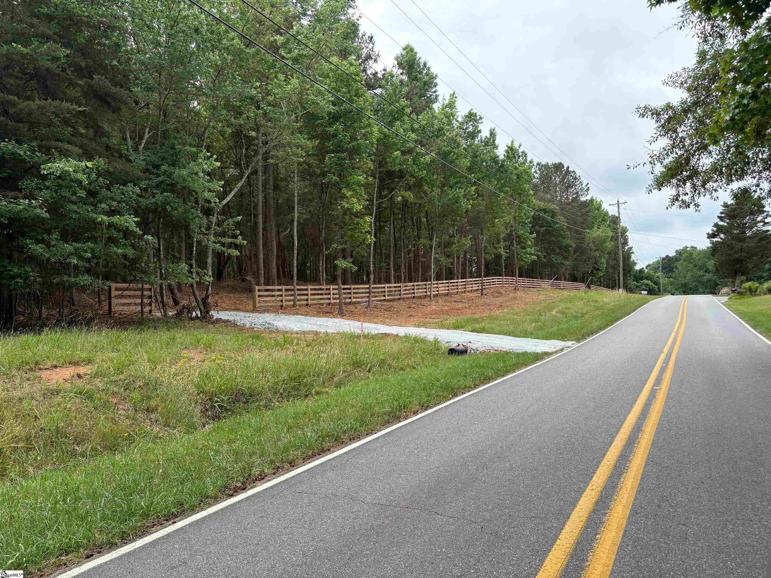 221 Glenn Ferry Road