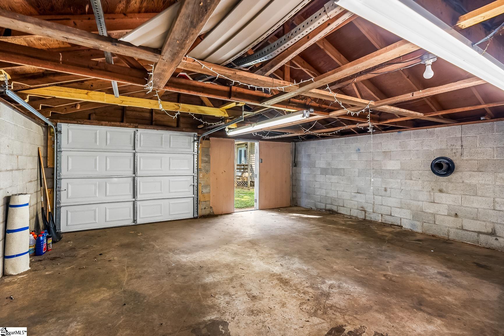 Anderson, South Carolina 29624, United States, 3 Bedrooms Bedrooms, ,2 BathroomsBathrooms,Residential,Contingent,208324