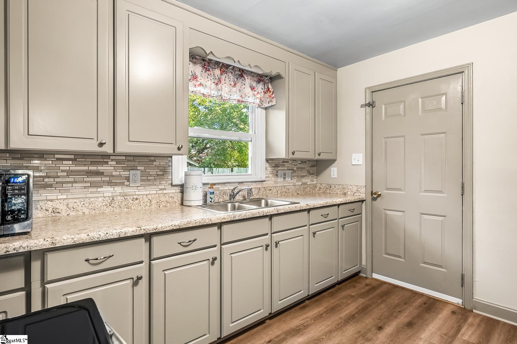 Anderson, South Carolina 29624, United States, 3 Bedrooms Bedrooms, ,2 BathroomsBathrooms,Residential,Contingent,208324