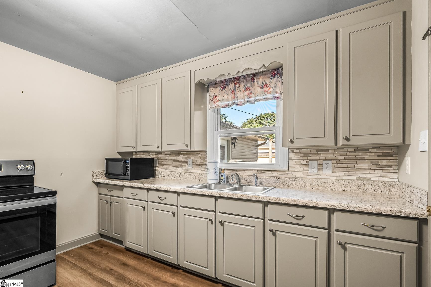 Anderson, South Carolina 29624, United States, 3 Bedrooms Bedrooms, ,2 BathroomsBathrooms,Residential,Contingent,208324