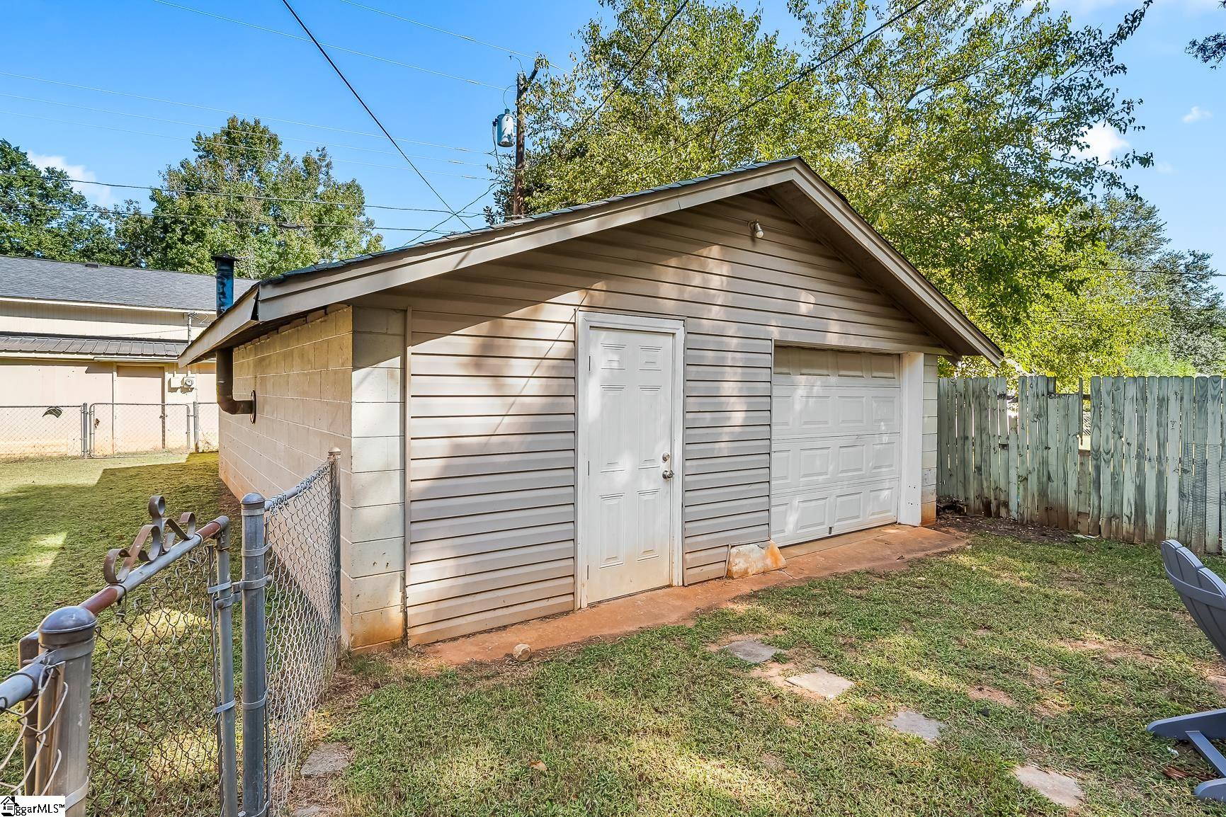 Anderson, South Carolina 29624, United States, 3 Bedrooms Bedrooms, ,2 BathroomsBathrooms,Residential,Contingent,208324