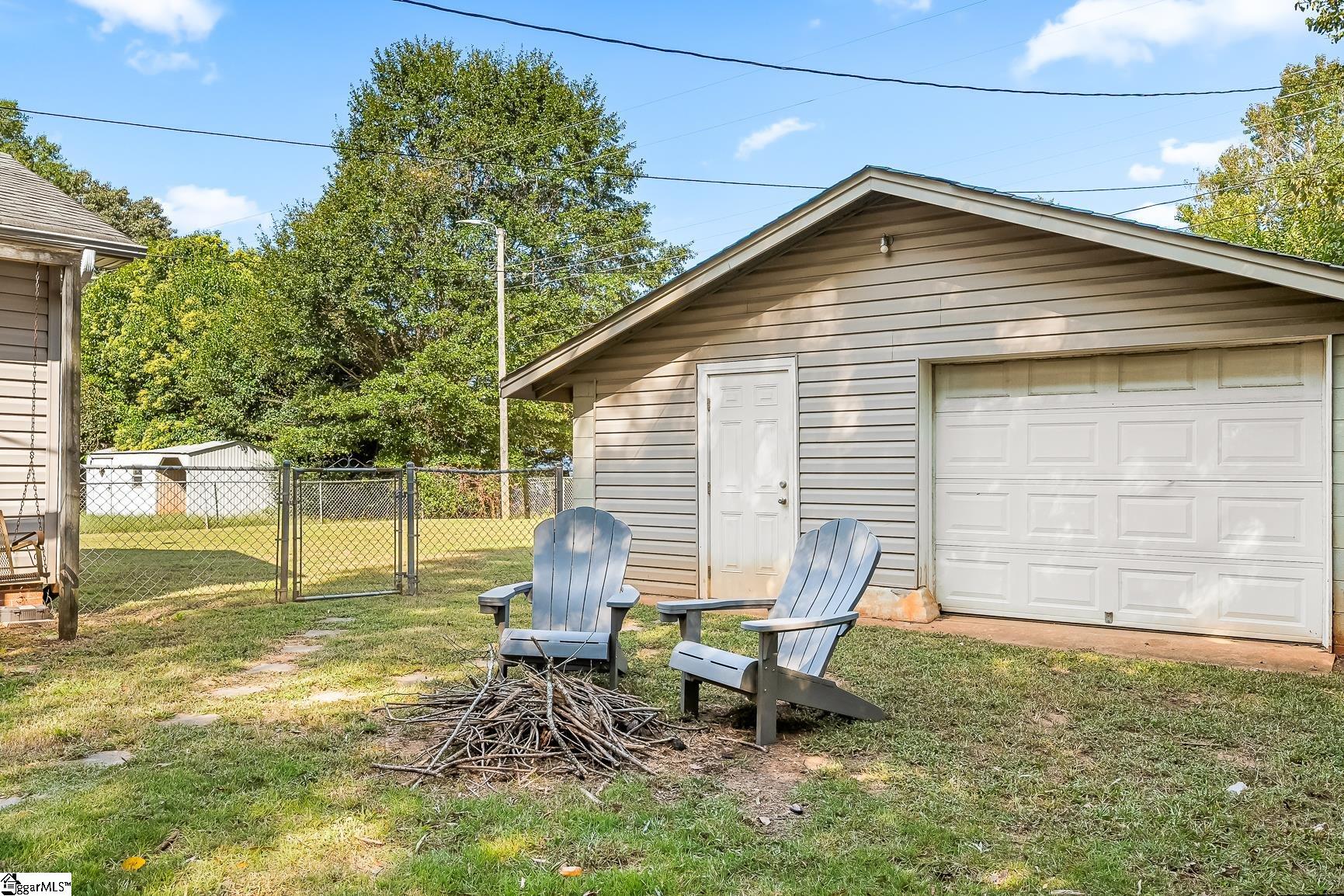 Anderson, South Carolina 29624, United States, 3 Bedrooms Bedrooms, ,2 BathroomsBathrooms,Residential,Contingent,208324