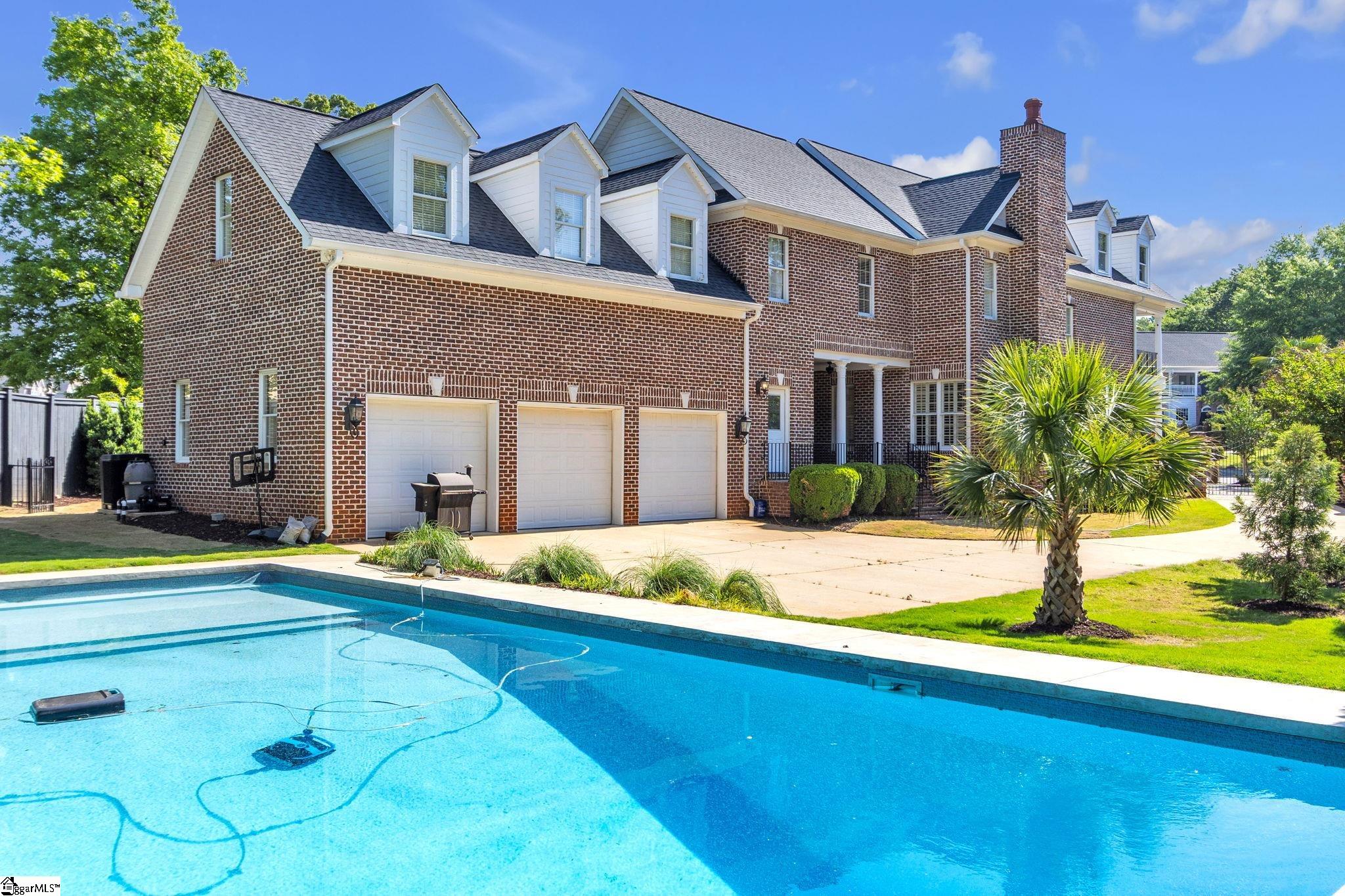 712 Lady Hillingdon Court