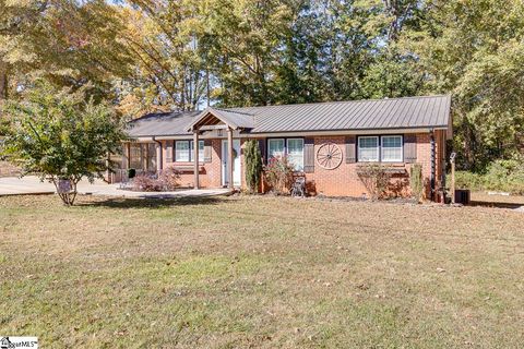Photo of 118 Iris Drive, Easley, SC 29642 (MLS # 1573948)