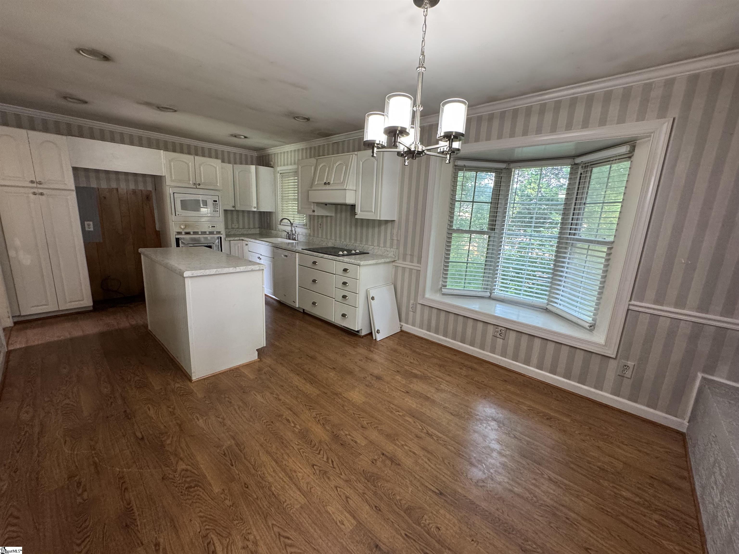 Greenville, South Carolina 29609, United States, 3 Bedrooms Bedrooms, ,2 BathroomsBathrooms,Residential,Pending,154868