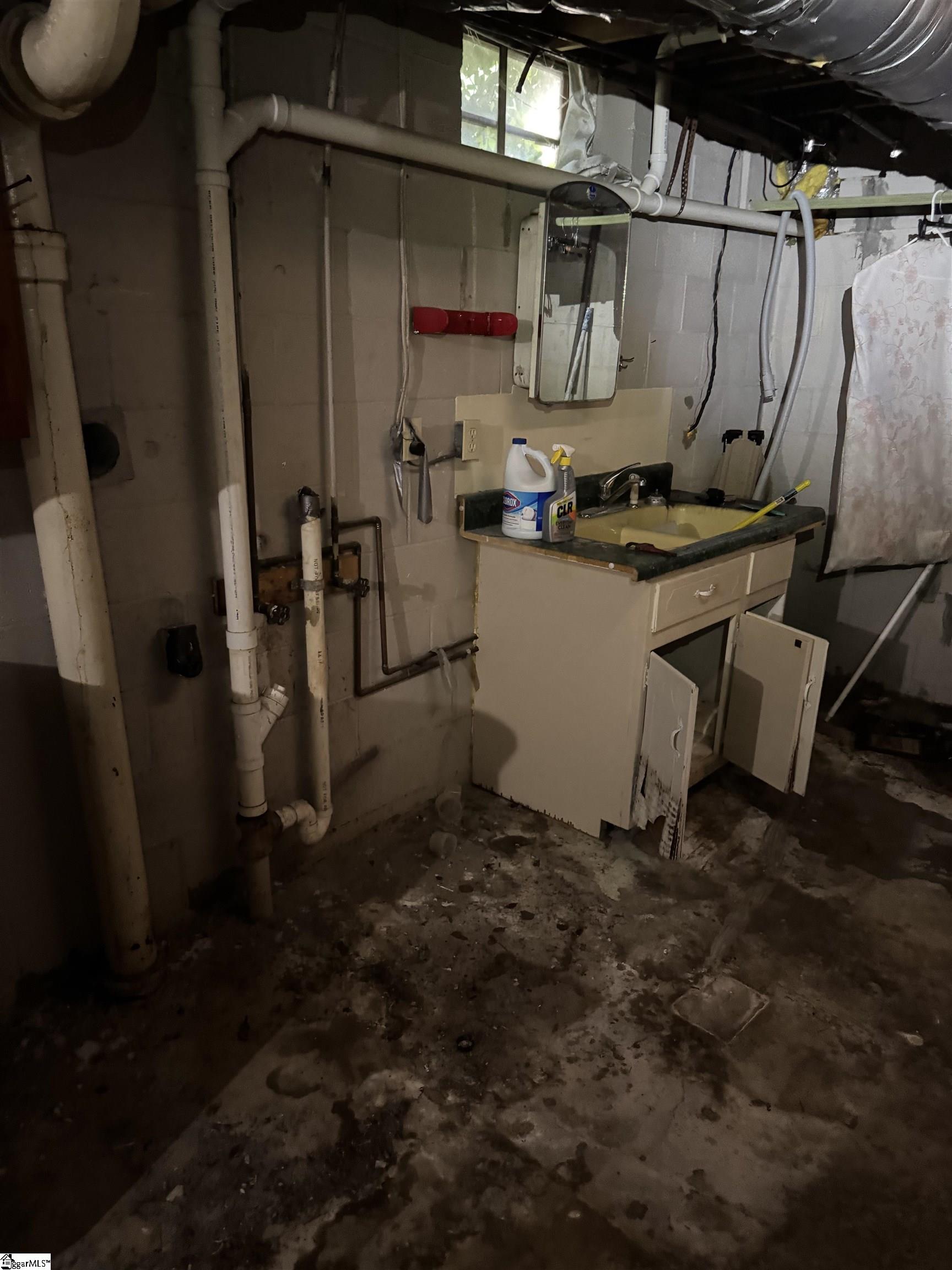 Greenville, South Carolina 29609, United States, 3 Bedrooms Bedrooms, ,2 BathroomsBathrooms,Residential,Pending,154868