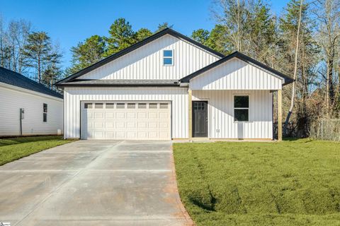 Photo of 10 Pine Drive, Taylors, SC 29687 (MLS # 1581100)