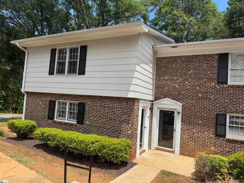 Photo of 101 Fernridge Drive, Spartanburg, SC 29307 (MLS # 1591984)