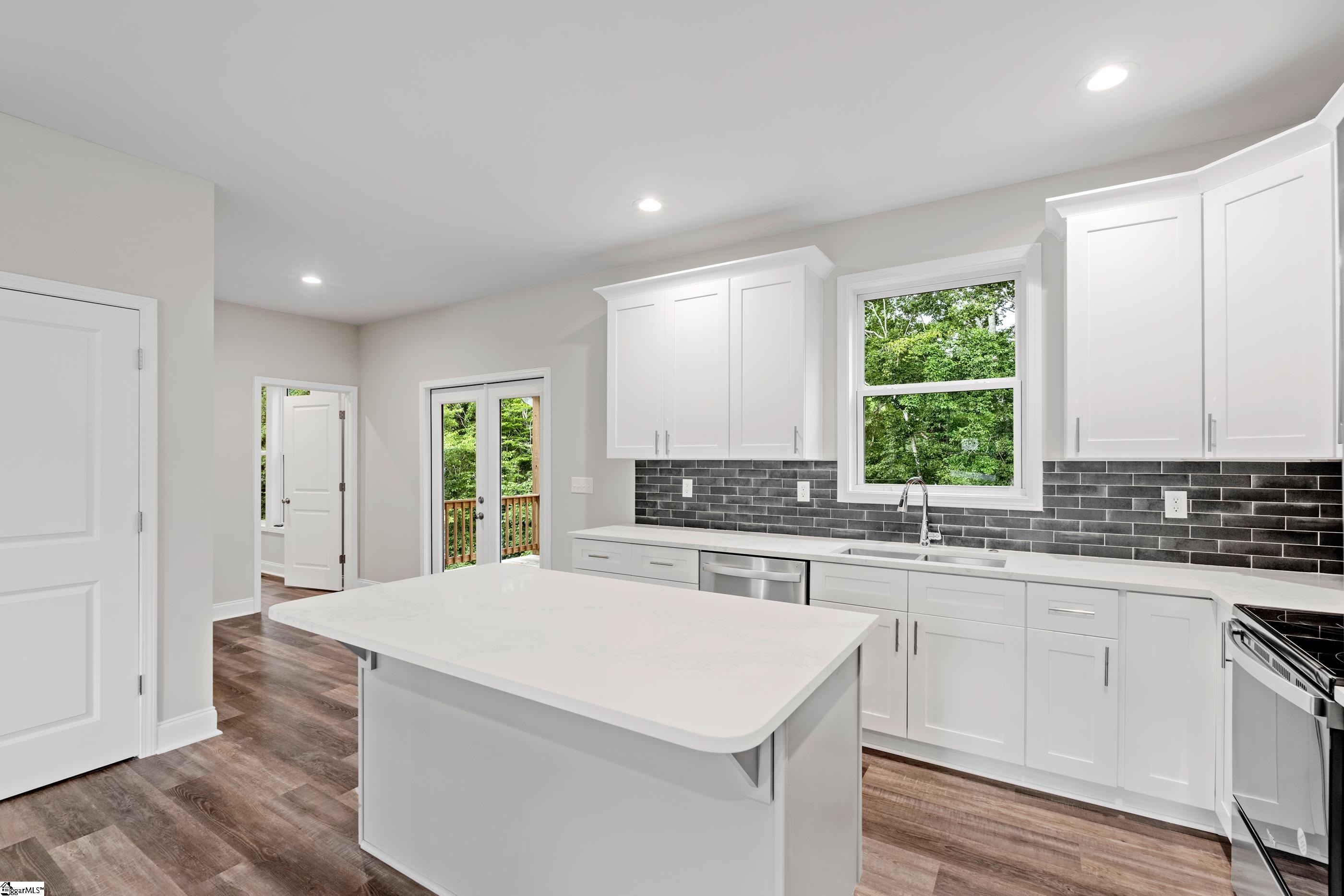 Greenville, South Carolina 29617, United States, 5 Bedrooms Bedrooms, ,4 BathroomsBathrooms,Residential,Active,170117