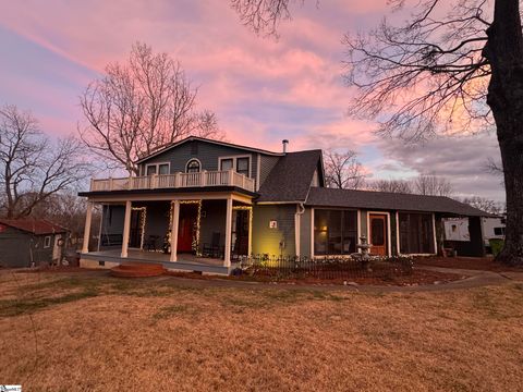 Photo of 200 E Greenwood Street, Landrum, SC 29356 (MLS # 1577661)