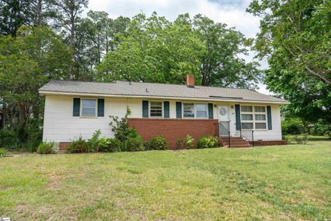 Photo of 607 Vanney Circle, Boiling Springs, SC 29316 (MLS # 1590735)