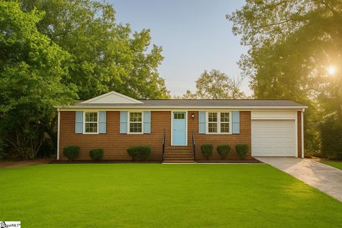 Photo of 121 Cashmere Drive, Greenville, SC 29605 (MLS # 1578434)