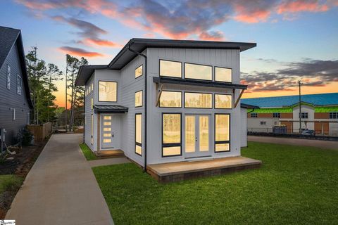 Photo of 8 Village Crest Drive, Greenville, SC 29607 (MLS # 1585234)