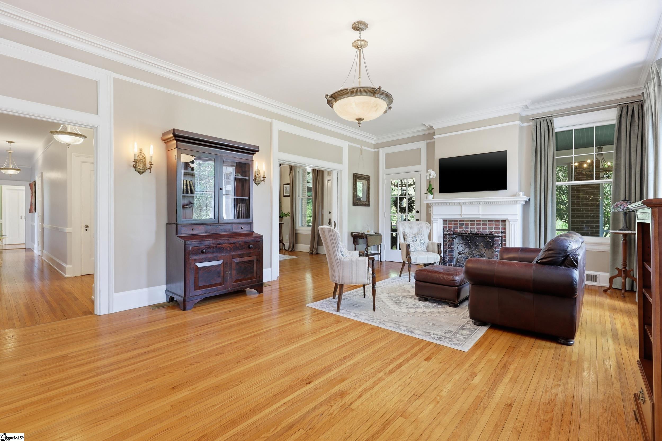 1007 E Calhoun Street