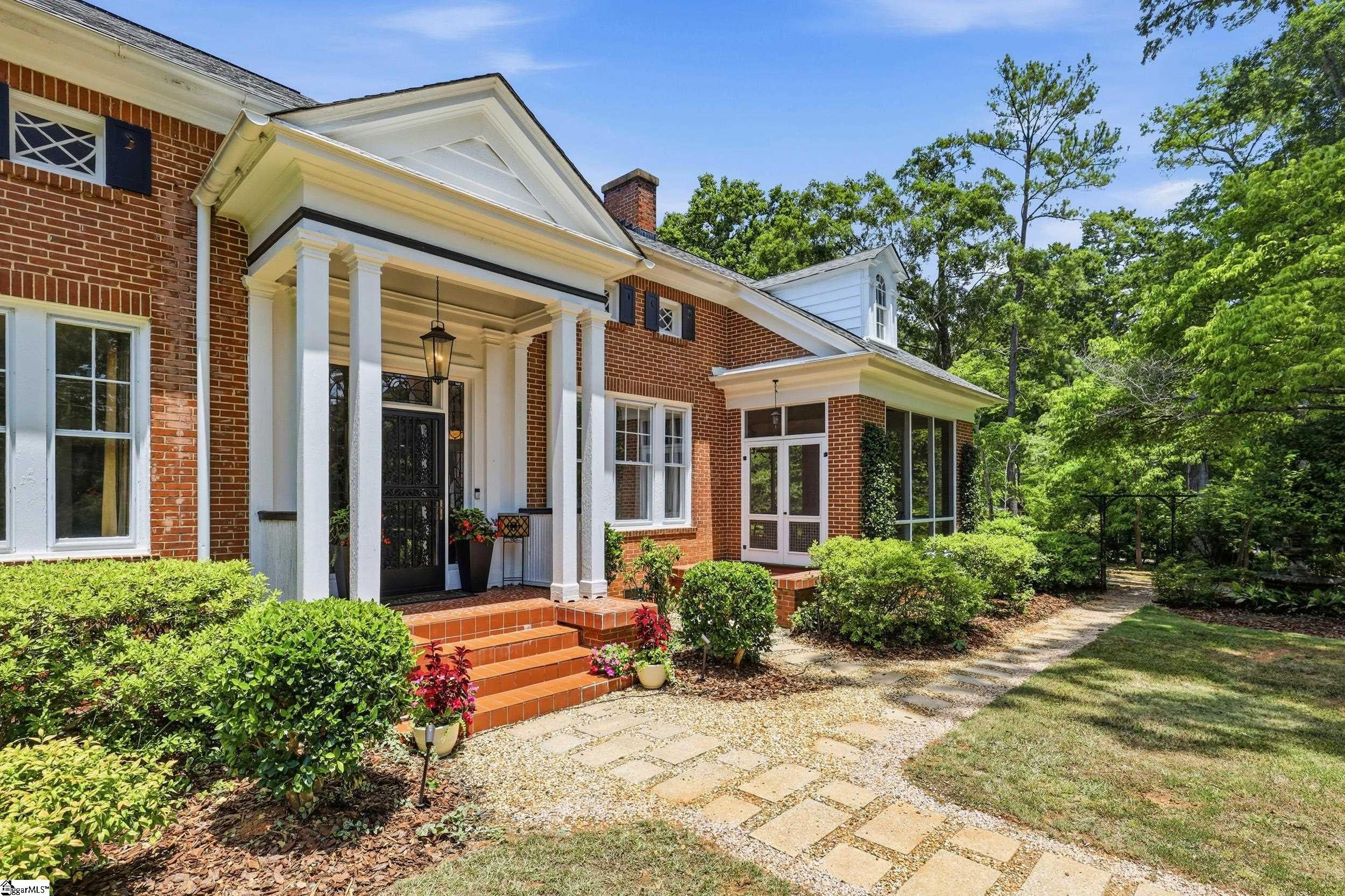 1007 E Calhoun Street