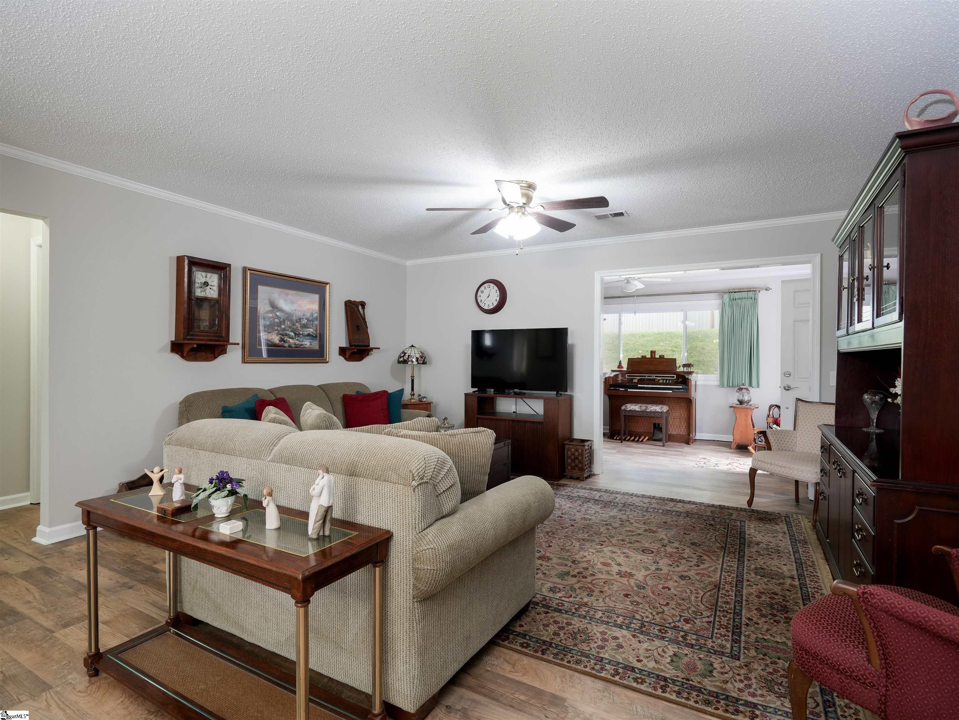 416 Lakeside Circle
