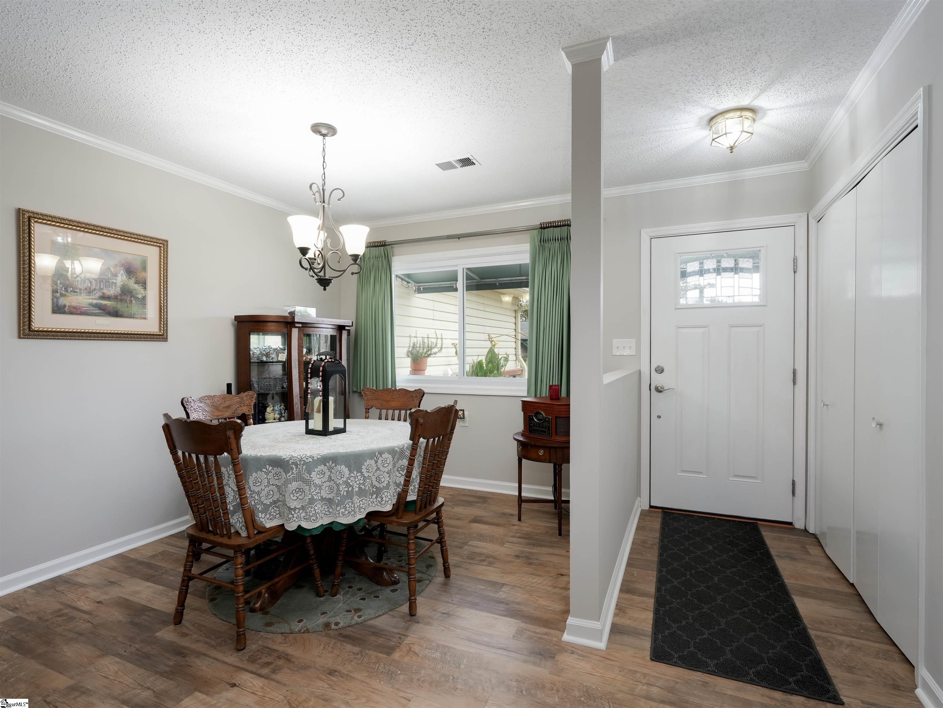 416 Lakeside Circle