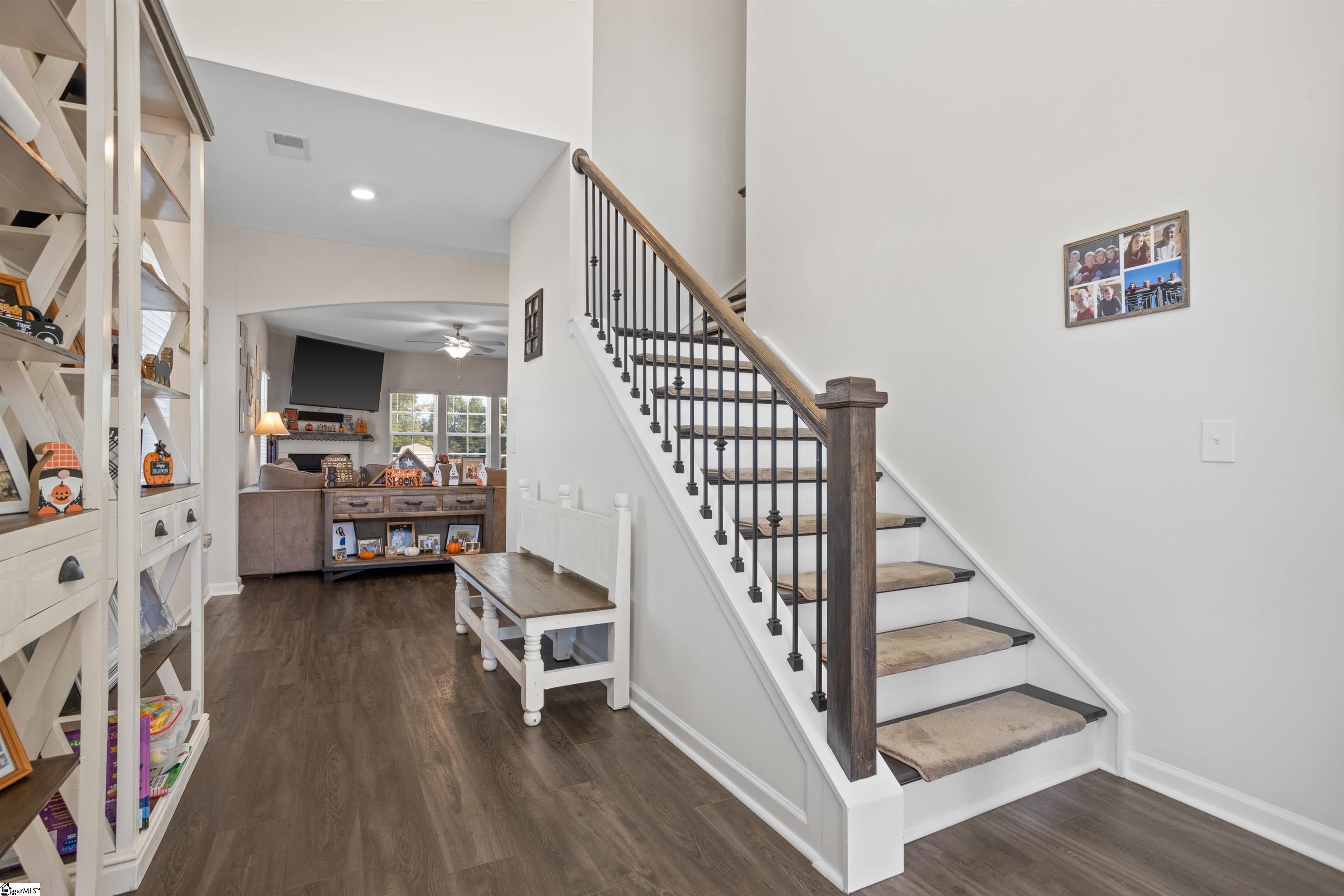 Real Estate Search 3 324 Valley Oak Drive