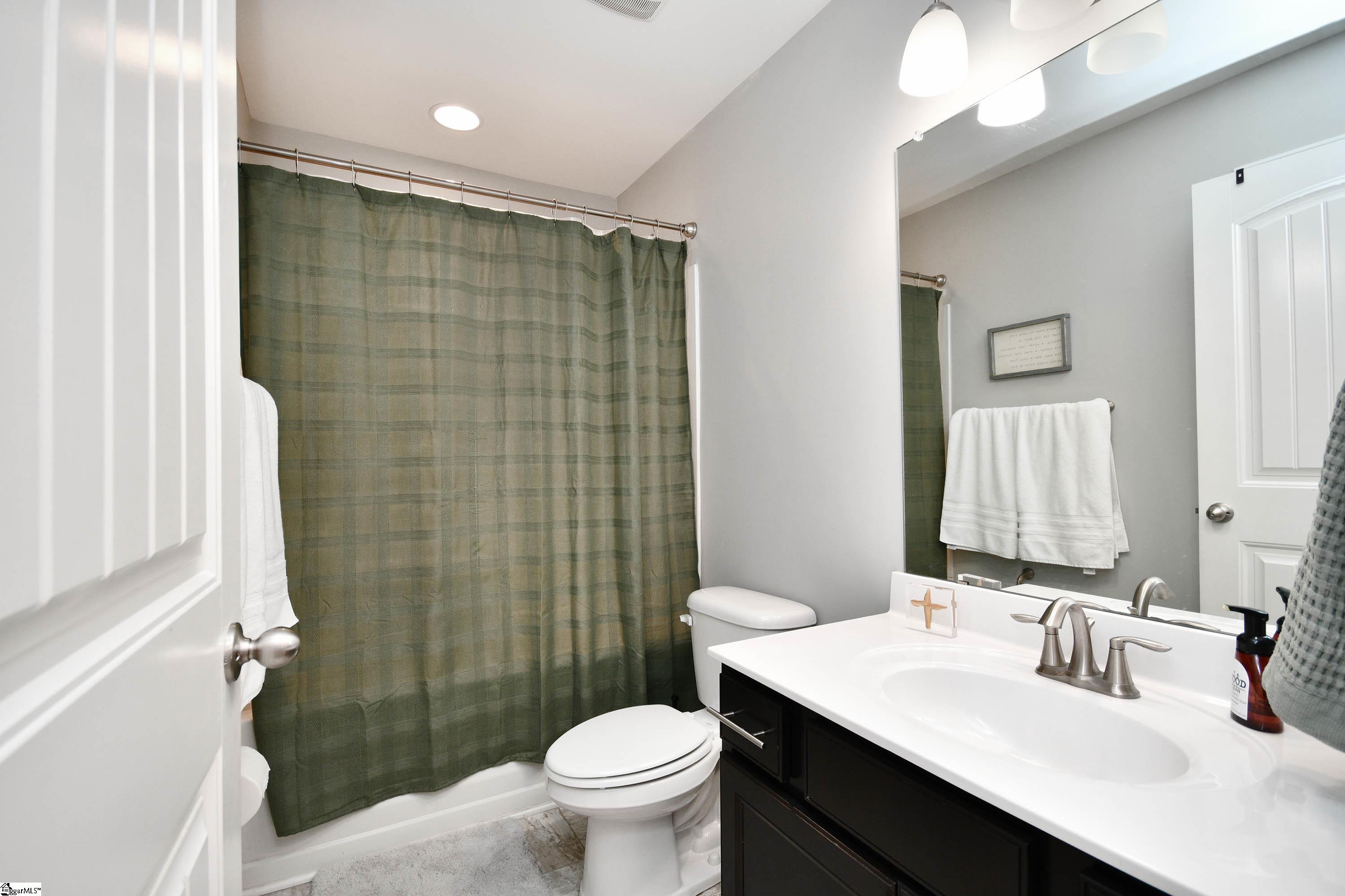 Simpsonville, South Carolina 29680, United States, 4 Bedrooms Bedrooms, ,3 BathroomsBathrooms,Residential,Active,198431