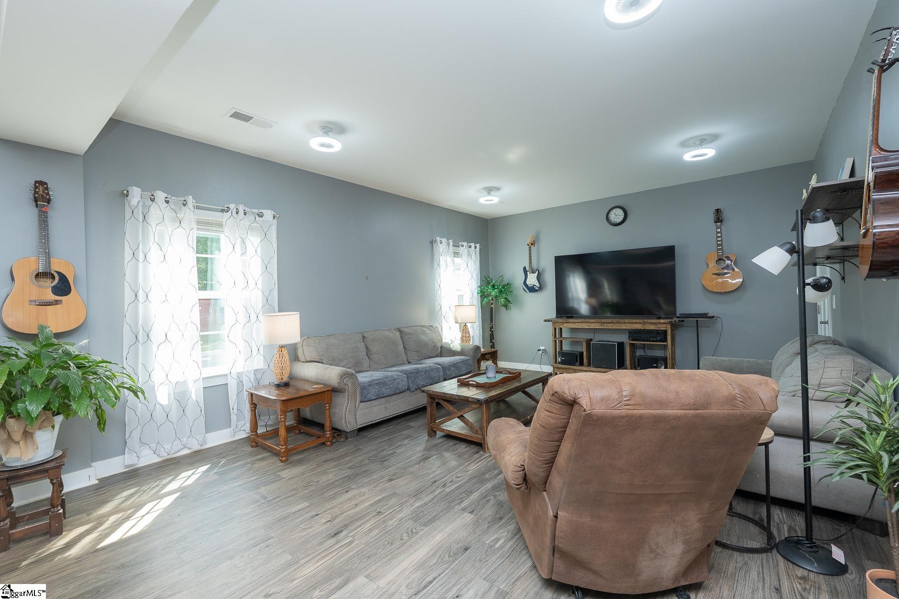 Easley, South Carolina 29642, United States, 4 Bedrooms Bedrooms, ,3 BathroomsBathrooms,Residential,Active,195955