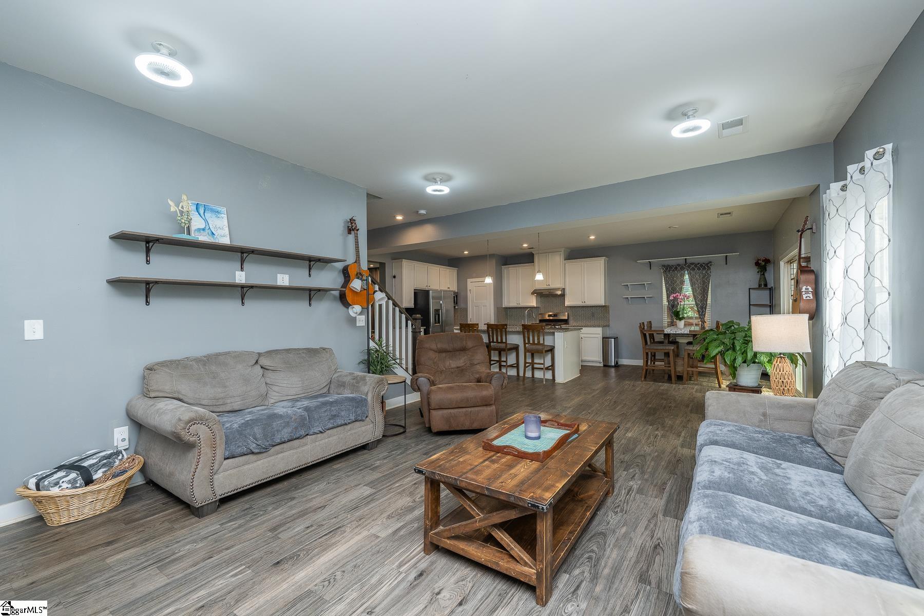 Easley, South Carolina 29642, United States, 4 Bedrooms Bedrooms, ,3 BathroomsBathrooms,Residential,Active,195955