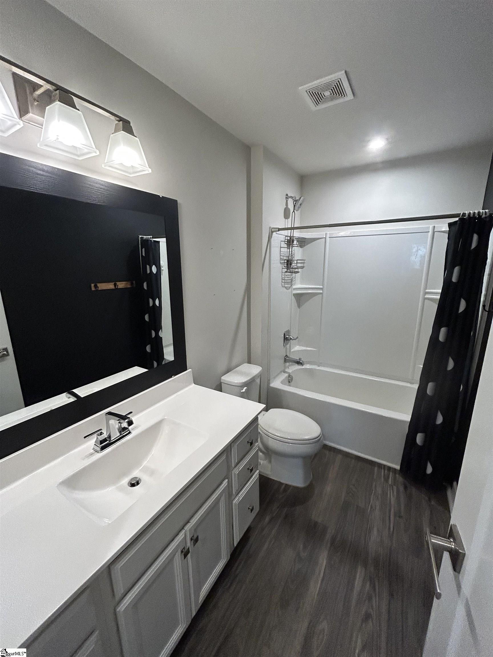 Easley, South Carolina 29642, United States, 4 Bedrooms Bedrooms, ,3 BathroomsBathrooms,Residential,Active,195955