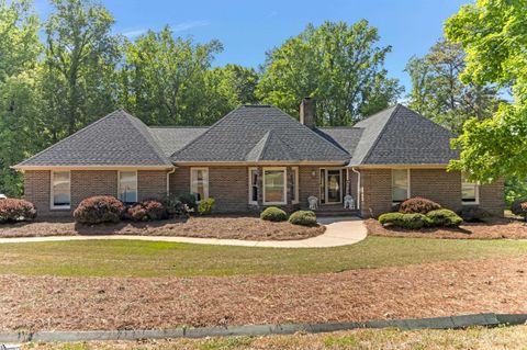 Photo of 107 South Pointe Court, Moore, SC 29369 (MLS # 1589511)