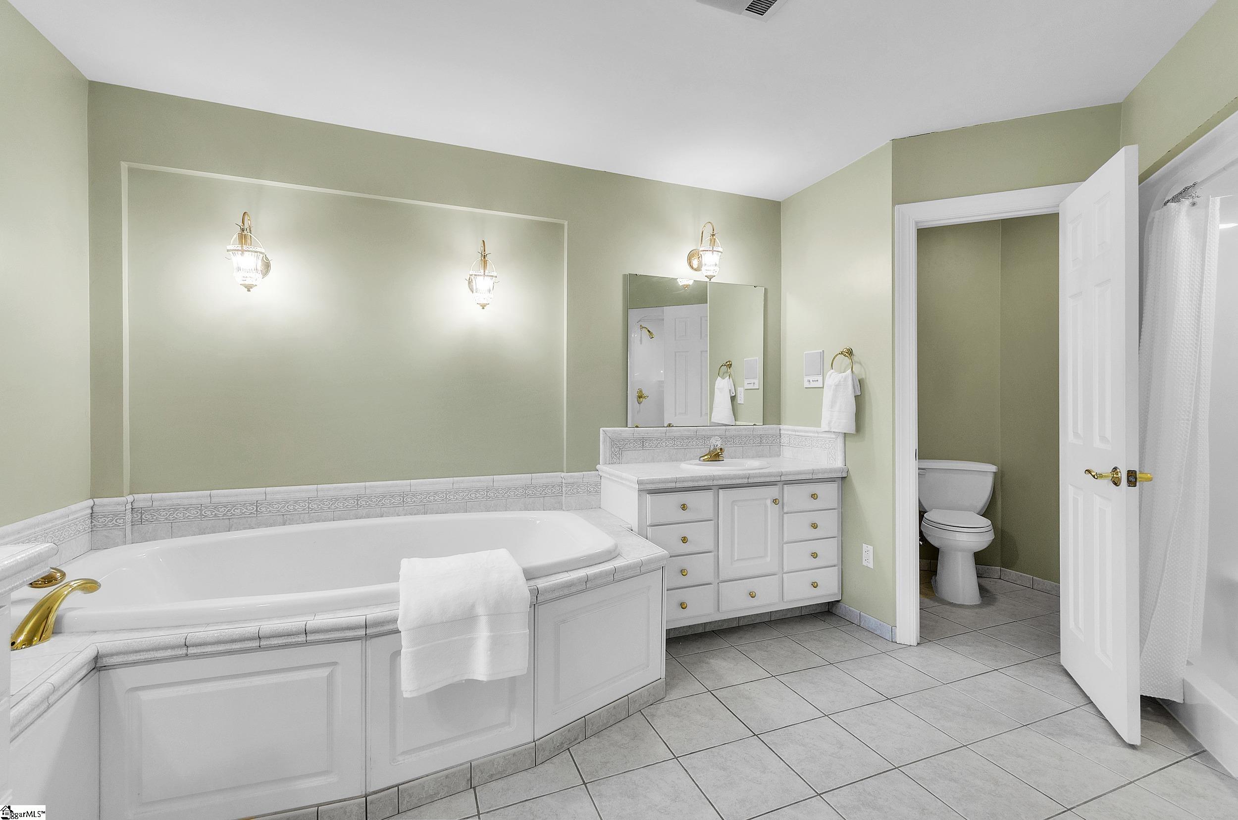 Greenville, South Carolina 29609, United States, 4 Bedrooms Bedrooms, ,4 BathroomsBathrooms,Residential,Active,90411