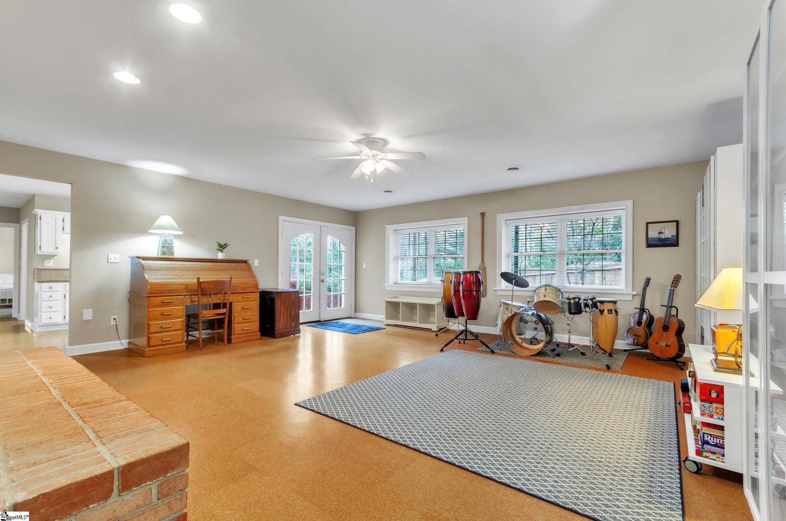 Greenville, South Carolina 29609, United States, 4 Bedrooms Bedrooms, ,4 BathroomsBathrooms,Residential,Active,90411