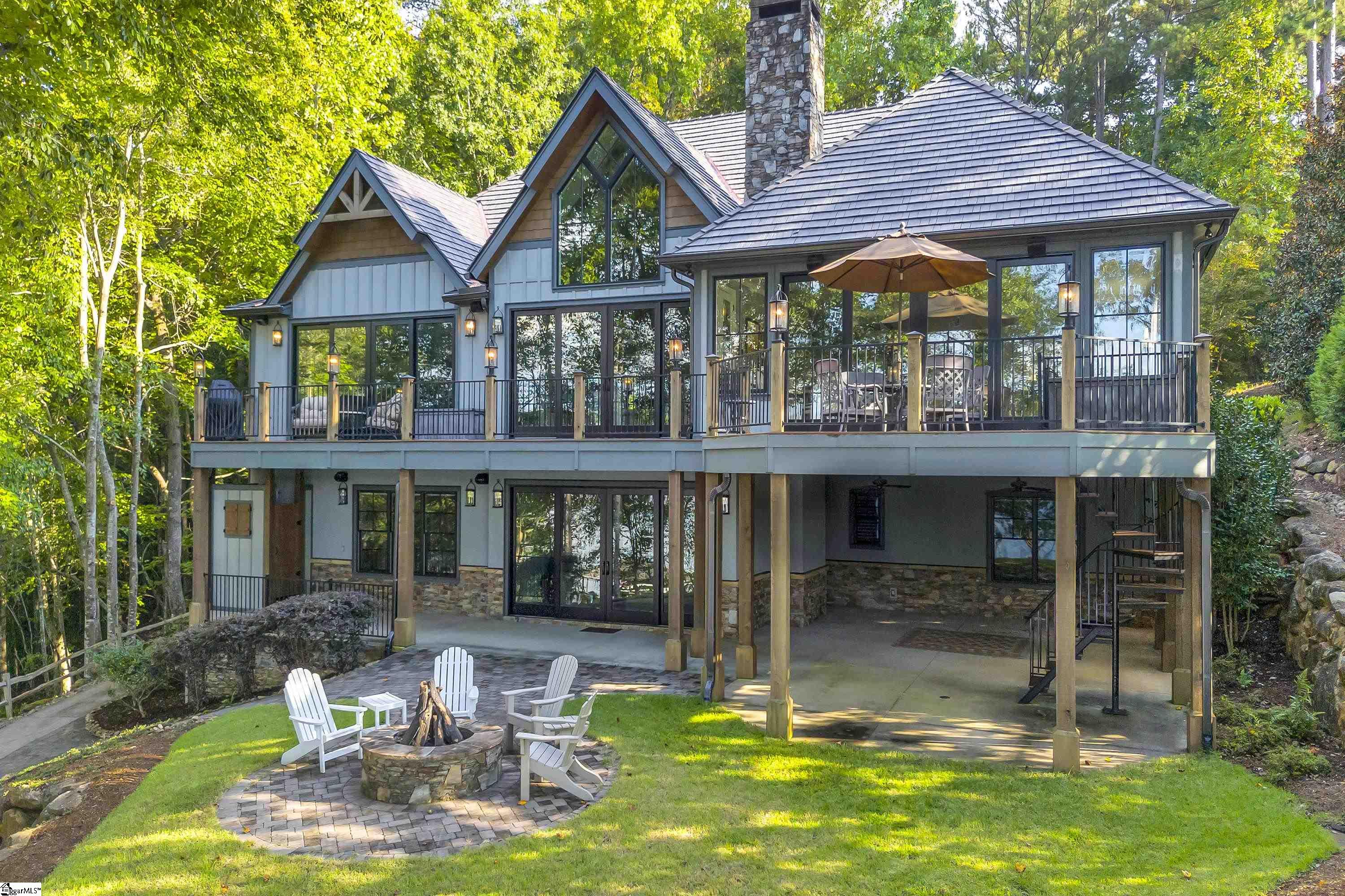 422 Pileated Woodpecker