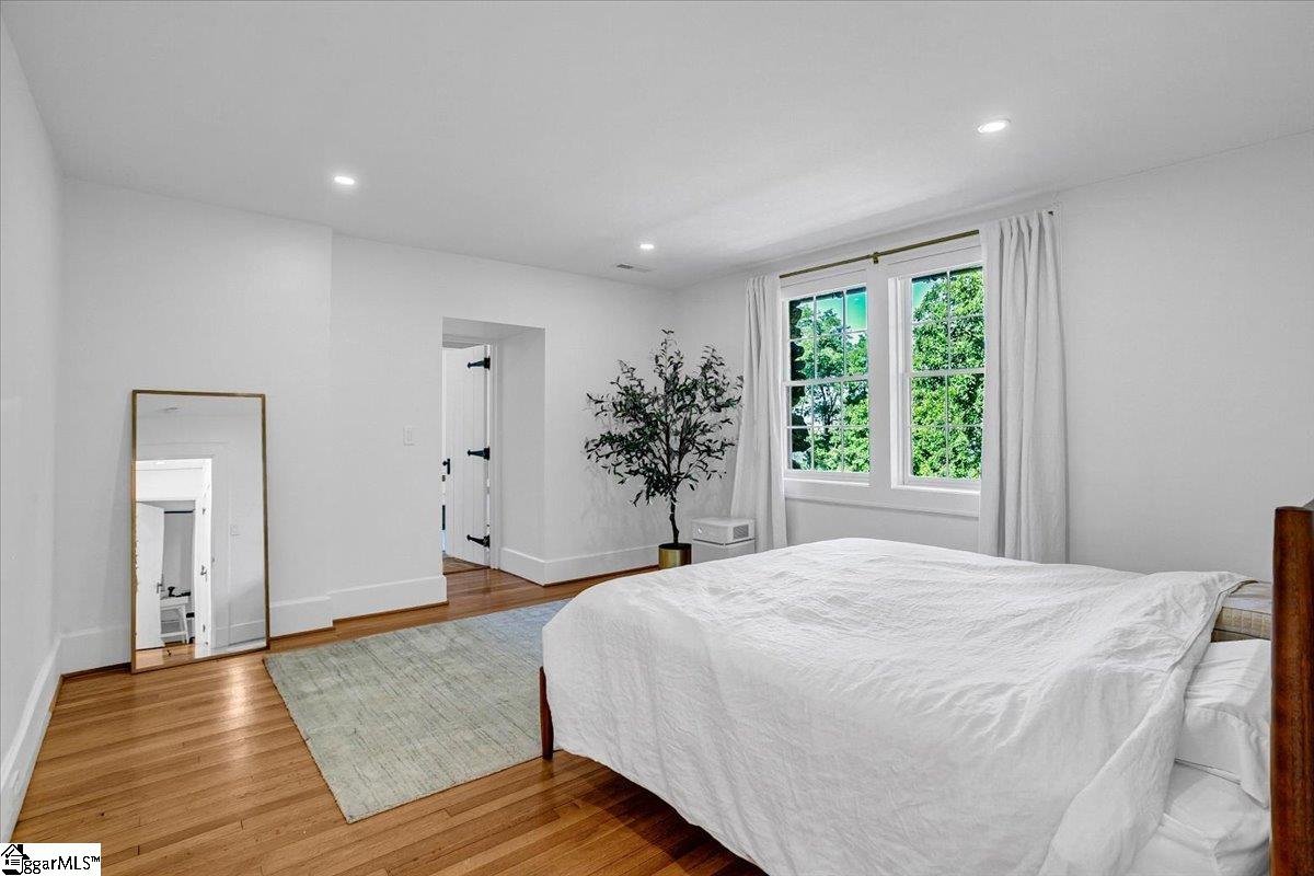 Greenville, South Carolina 29609, United States, 5 Bedrooms Bedrooms, ,4 BathroomsBathrooms,Residential,Active,109180