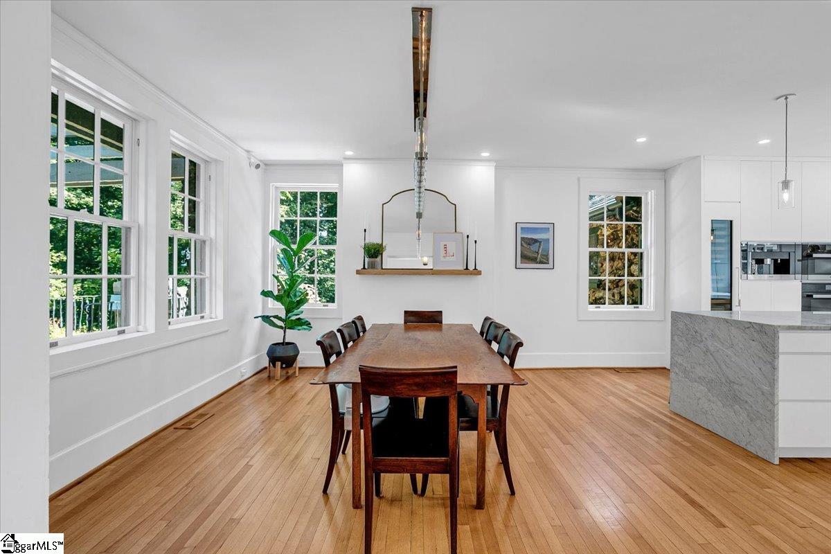 Greenville, South Carolina 29609, United States, 5 Bedrooms Bedrooms, ,4 BathroomsBathrooms,Residential,Active,109180