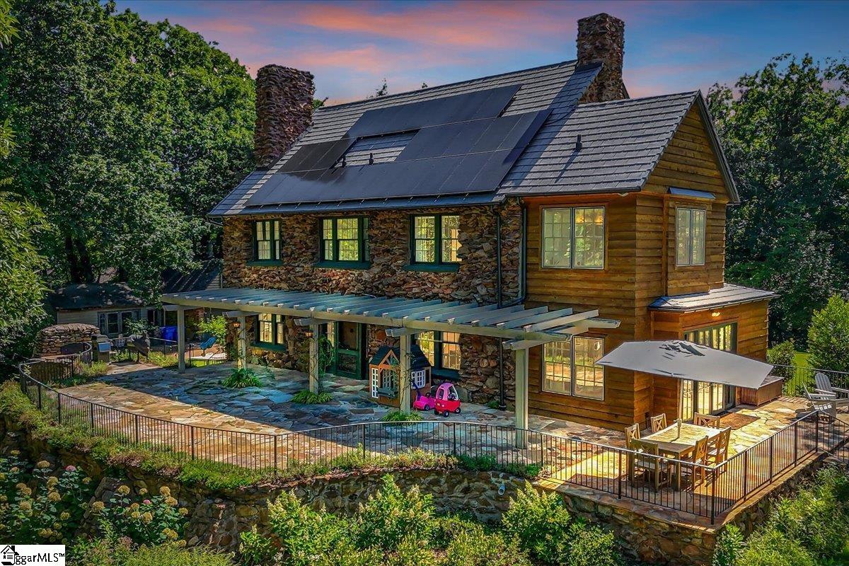 Greenville, South Carolina 29609, United States, 5 Bedrooms Bedrooms, ,4 BathroomsBathrooms,Residential,Active,109180