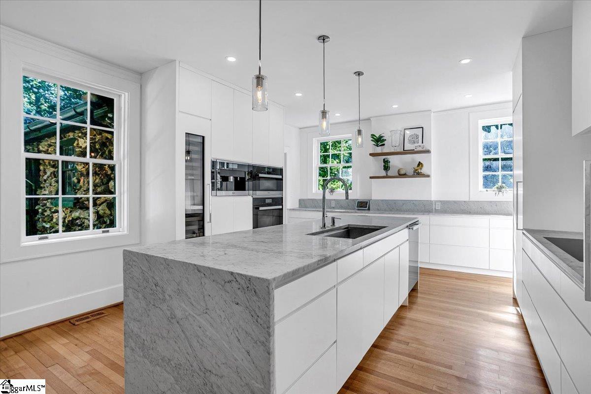 Greenville, South Carolina 29609, United States, 5 Bedrooms Bedrooms, ,4 BathroomsBathrooms,Residential,Active,109180