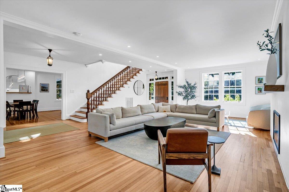 Greenville, South Carolina 29609, United States, 5 Bedrooms Bedrooms, ,4 BathroomsBathrooms,Residential,Active,109180