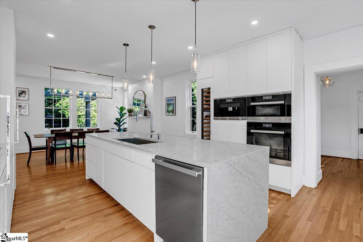 Greenville, South Carolina 29609, United States, 5 Bedrooms Bedrooms, ,4 BathroomsBathrooms,Residential,Active,109180