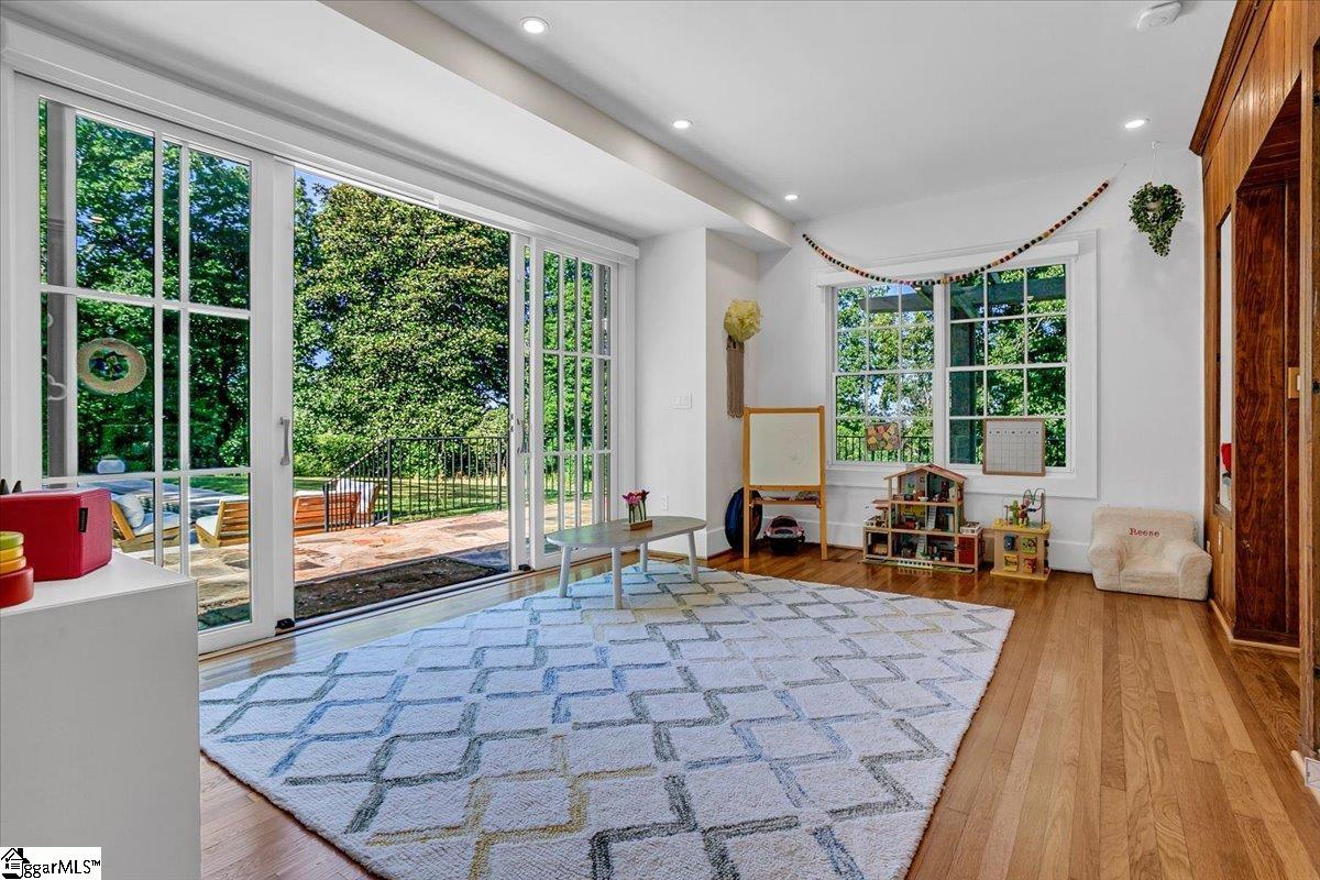 Greenville, South Carolina 29609, United States, 5 Bedrooms Bedrooms, ,4 BathroomsBathrooms,Residential,Active,109180