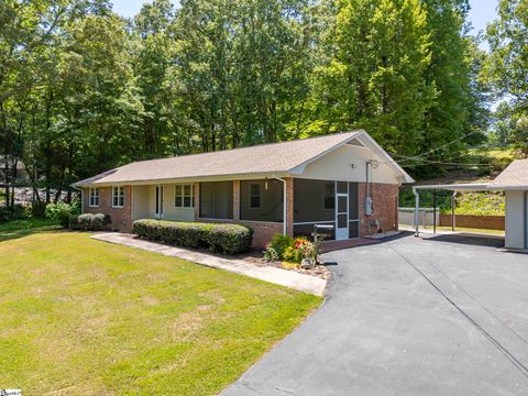 Photo of 113 Chestnut Road, Landrum, SC 29356 (MLS # 1592053)